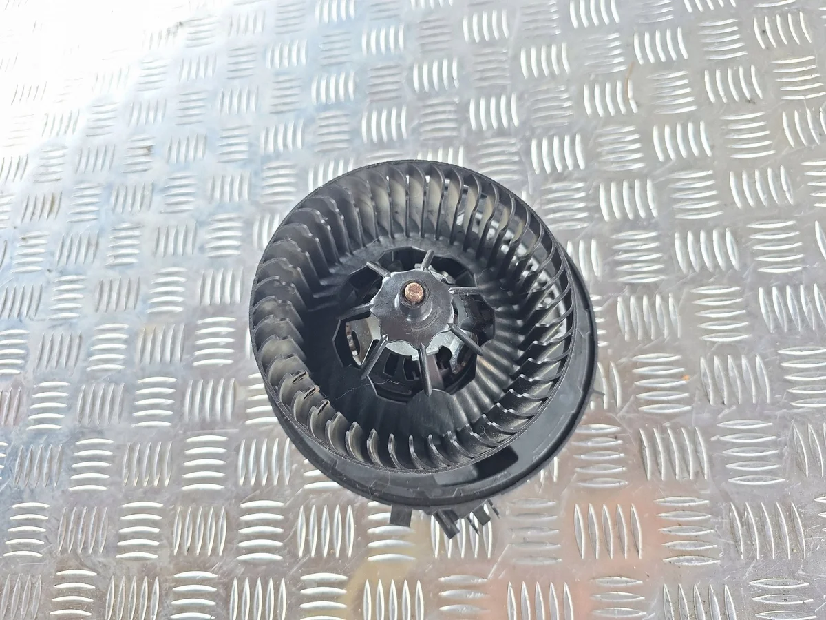 SKODA SUPERB 3 Ventilator 3Q1819021A image 4