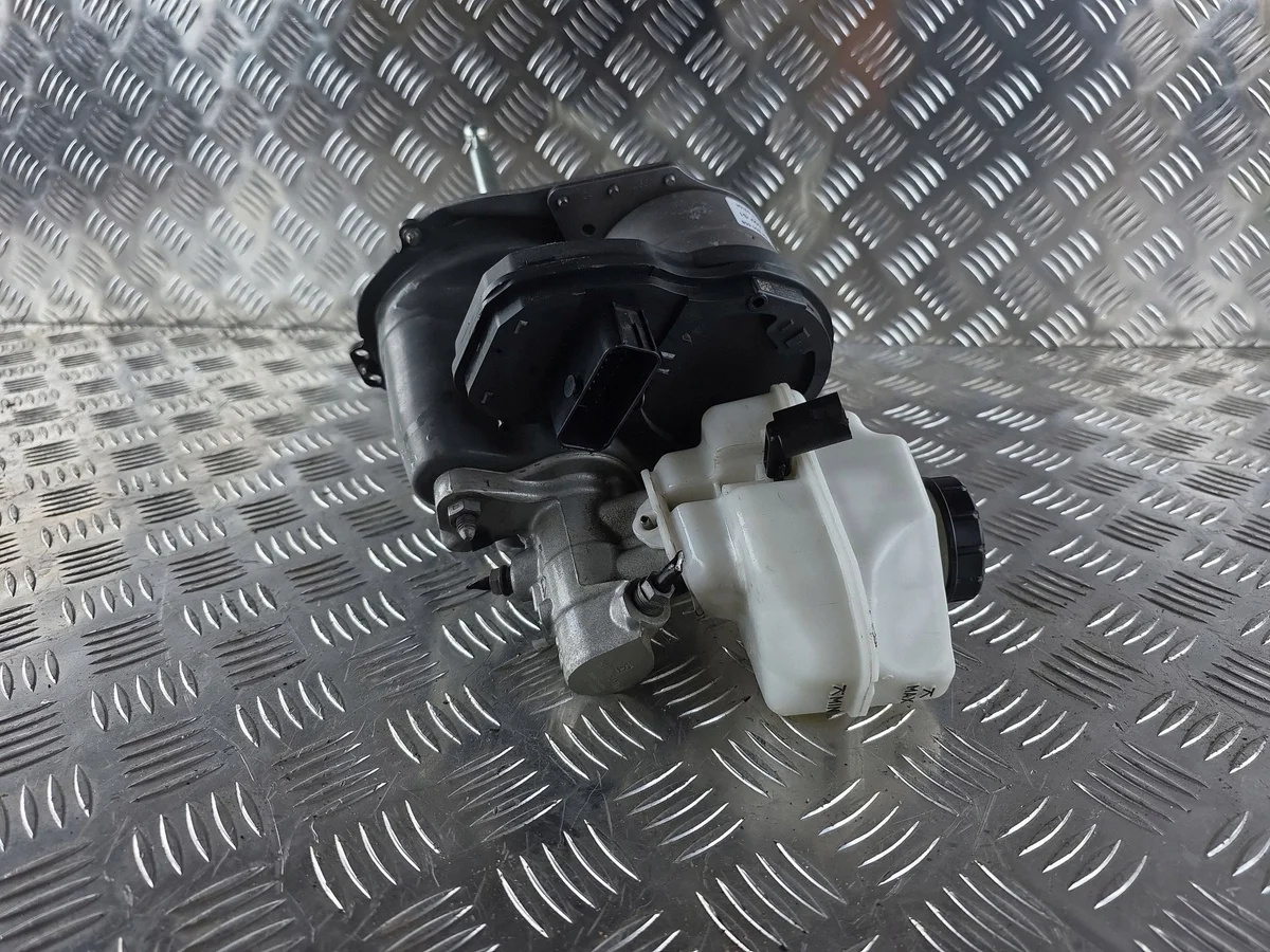 Pompe de frein Skoda Octavia IV 2.0 TDI image 3