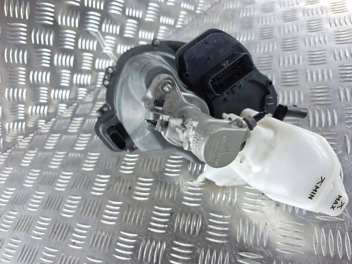 Pompe de frein Skoda Octavia IV 2.0 TDI image 5