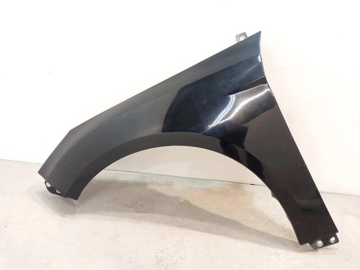 Etulokasuoja Ford Focus Mk3 vasen