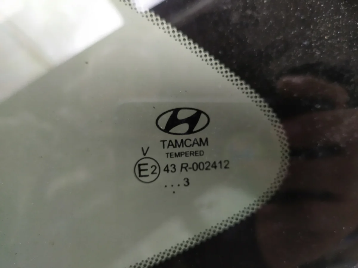 HYUNDAI i20 III Scheibe Links Hinten OE image 3