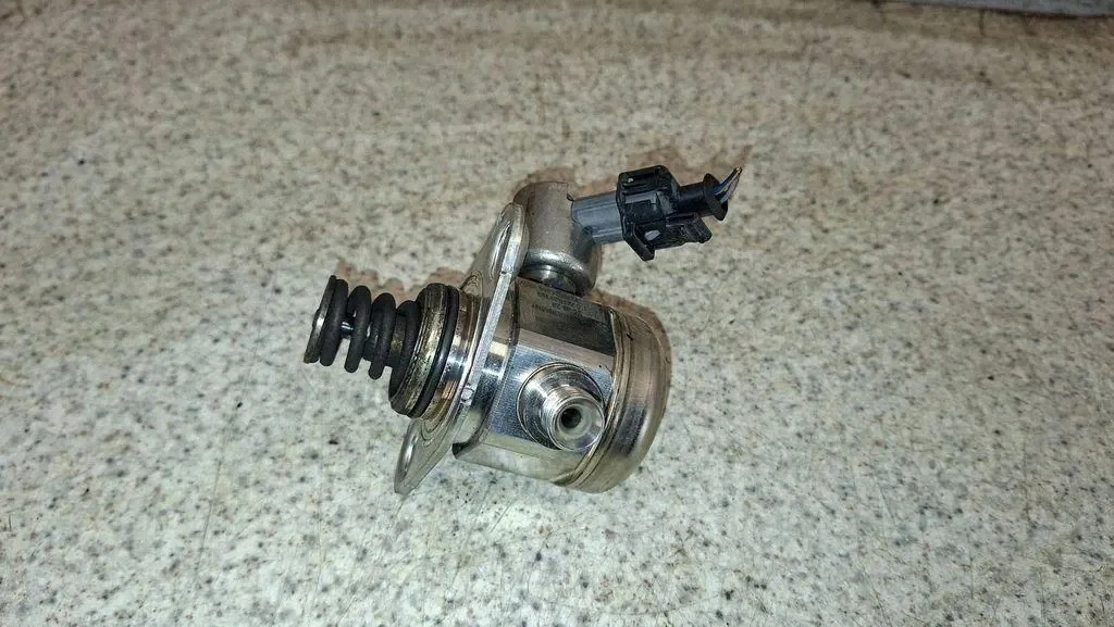 Bränslepump Ford Kuga II 1.6L Bensin image 3