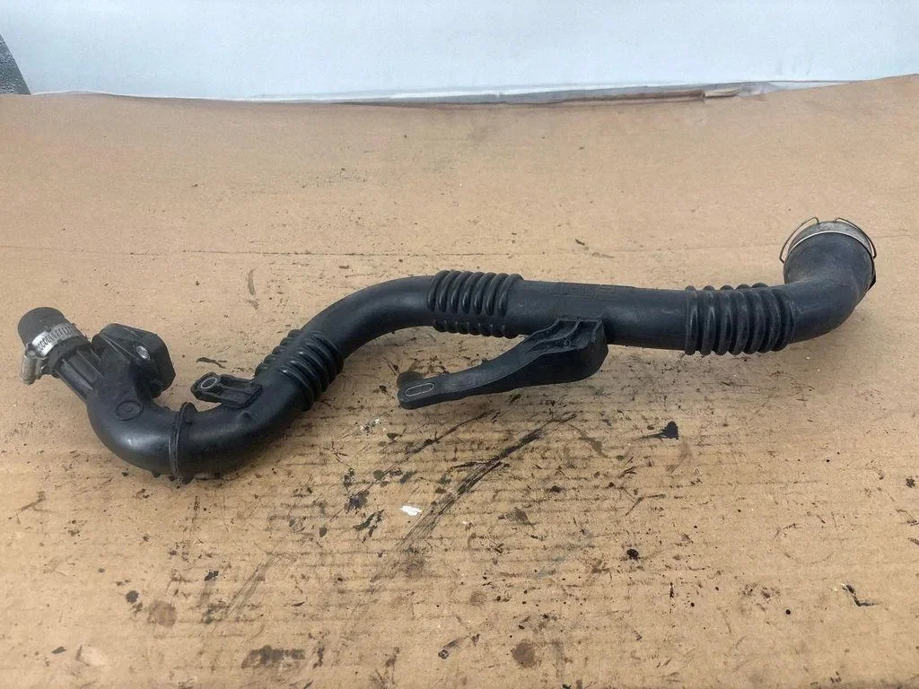 Intercoolerin putki Renault Captur 104950C