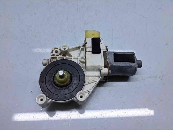 Opel Astra J takalasin moottori oikea 996625-102