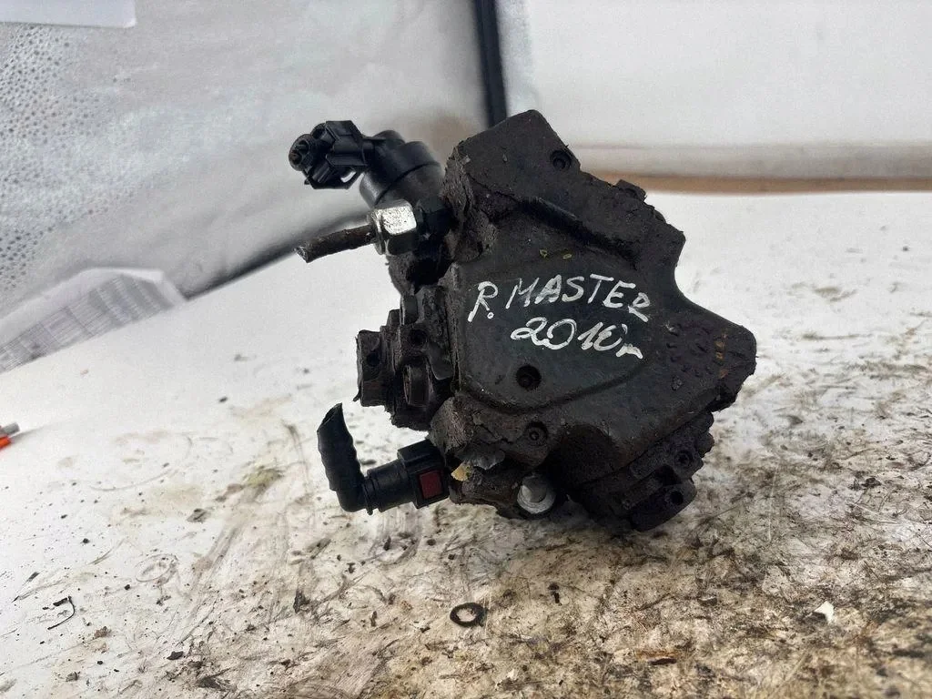 Renault 167002972R polttoainepumppu, käytetty image 3