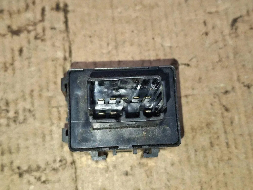 Relais SUZUKI JIMNY (FJ) 3861084F00 thumbnail 1