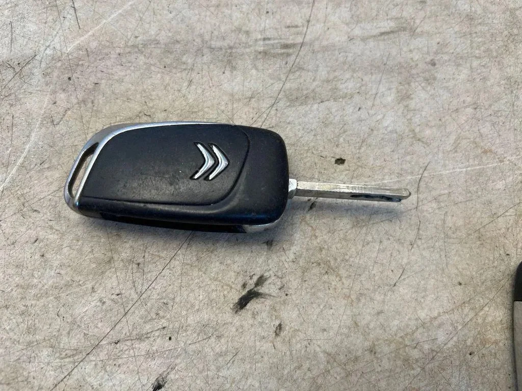 Llave Citroën C4 II (B7) 5FA01035400 image 2