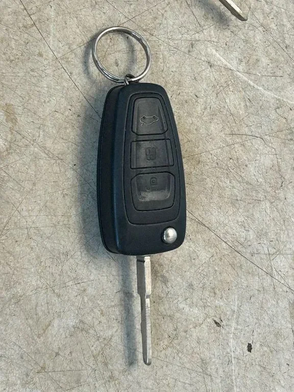 Nyckel Ford Mondeo V Sedan AM5A220B08