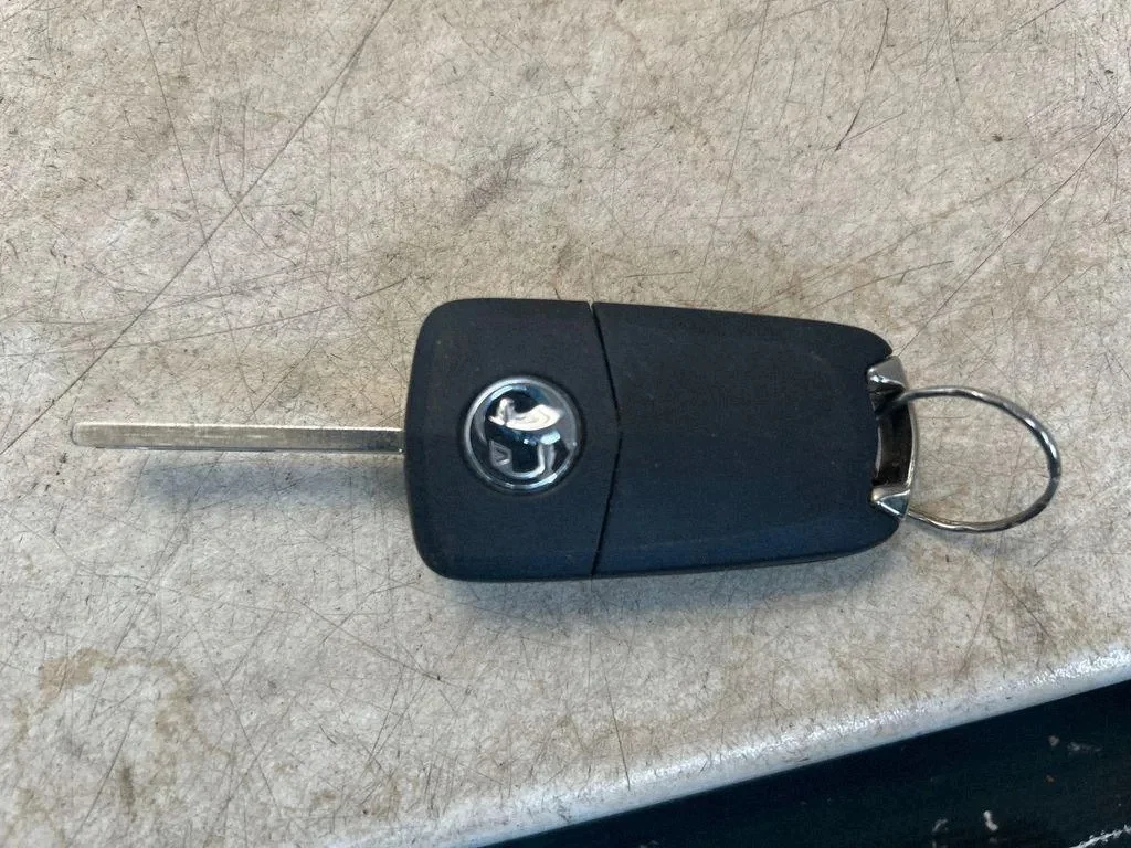 Nyckel Opel Astra H (L48) 13387369