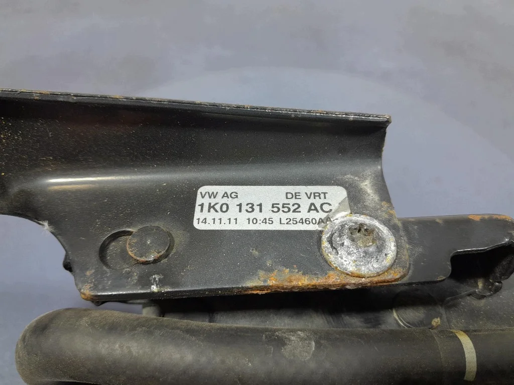 VW Golf VI 2.0 TDI Kraftstoffpumpe 1K0906089A image 6