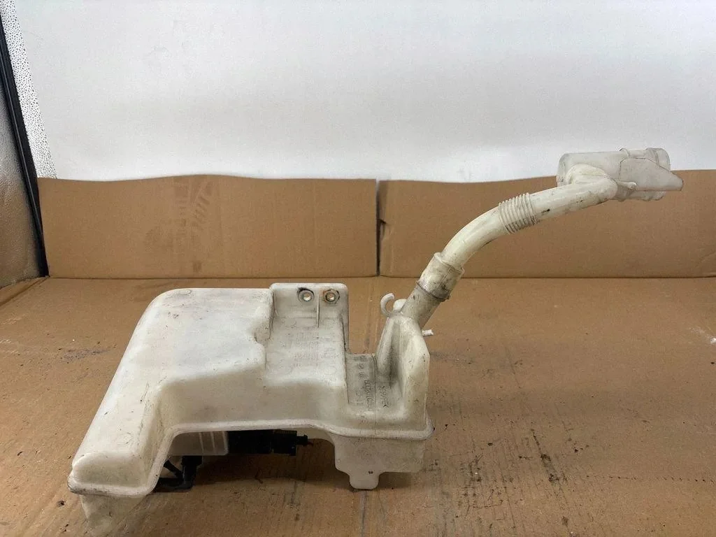 Spolarvätskebehållare VW Jetta VI 6002010666