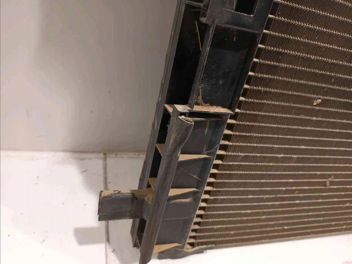 Radiador AC Mercedes-Benz 2465000454 Usado image 3