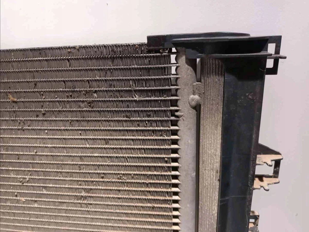 Radiador AC Mercedes-Benz 2465000454 Usado image 4