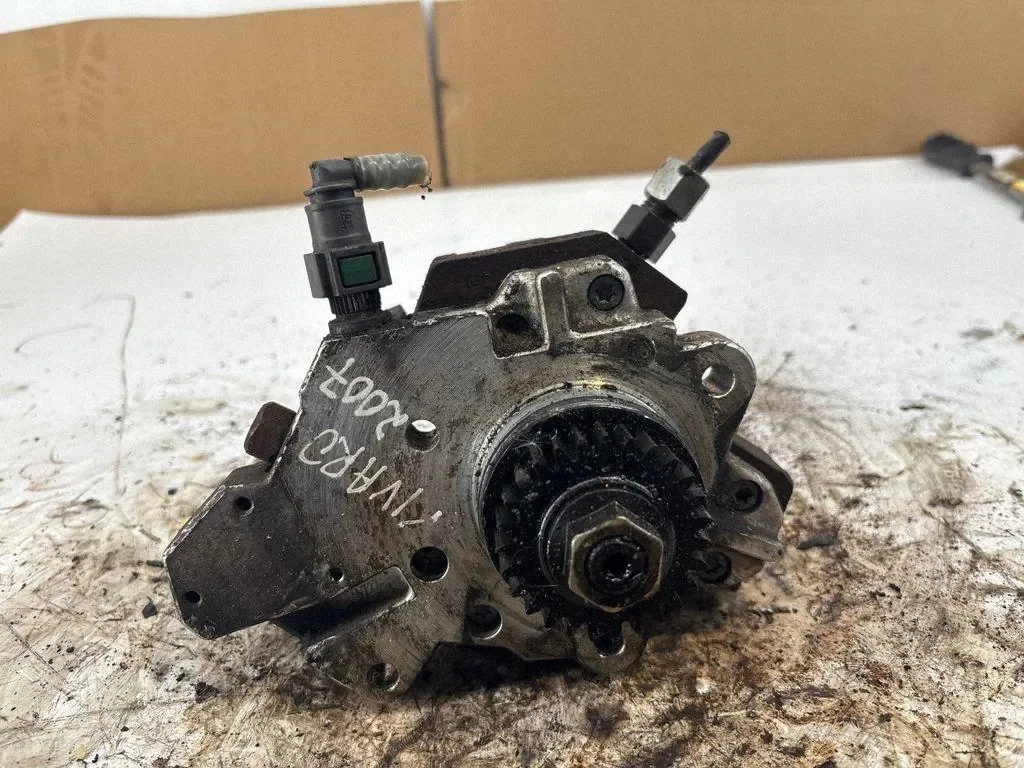 Pompe à carburant Opel Vivaro 2.0L Diesel image 3