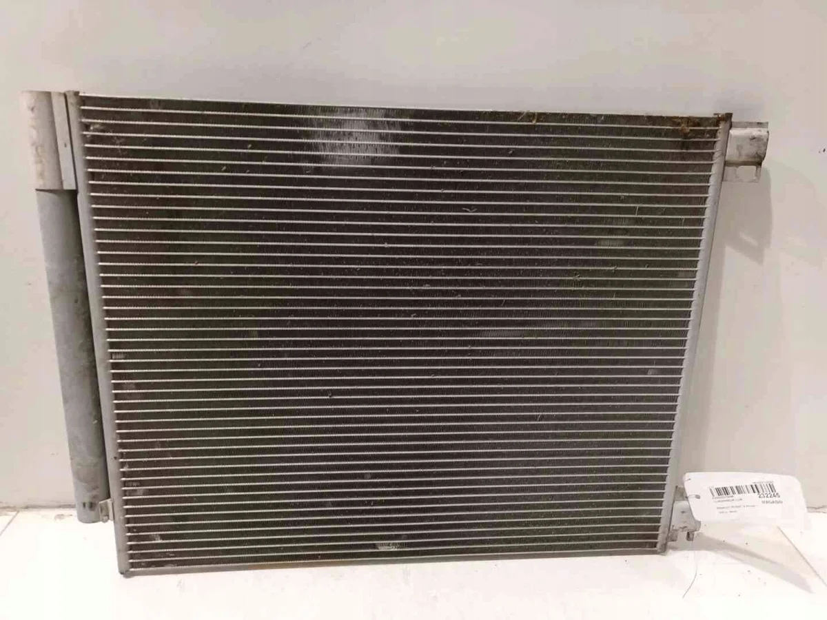 Renault 921004063R Condensatore Clima Usato
