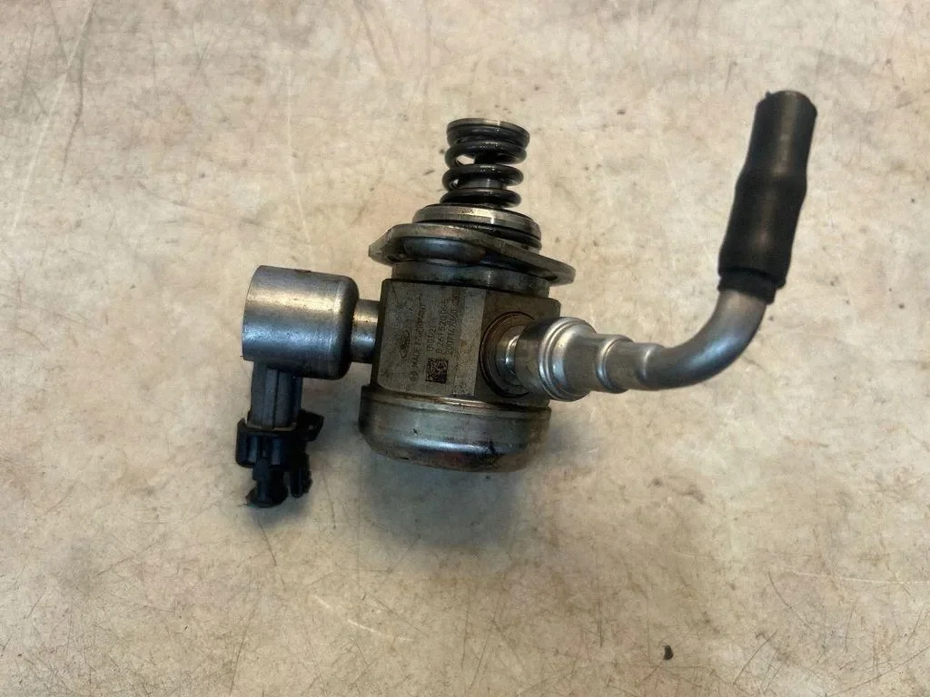 Polttoainepumppu Ford Fiesta VI 1.0L 92kw