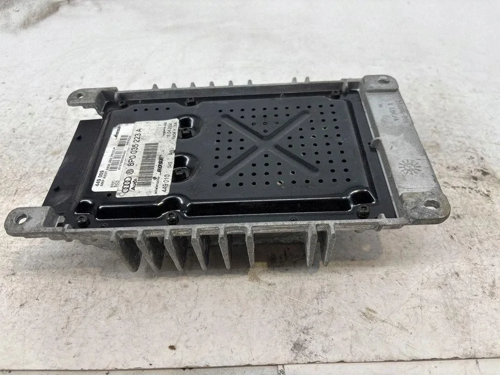 Amplificatore Audi OE 8P0035223A Usato image 4