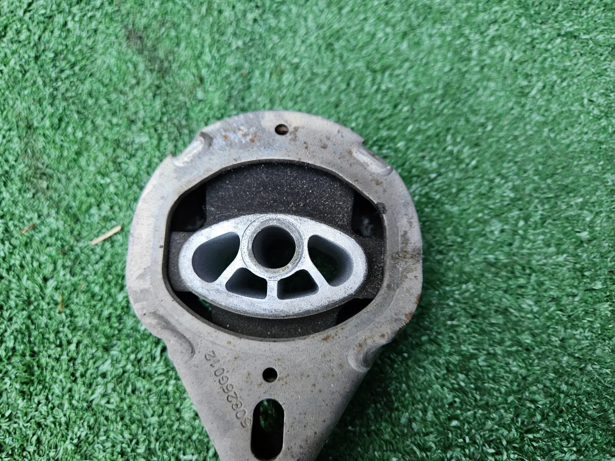 Engine Mount for Renault Scenic III 09- image 6