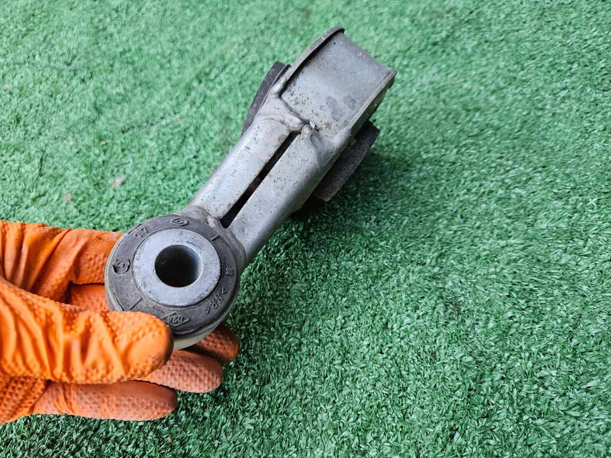 Engine Mount for Renault Scenic III 09- image 7