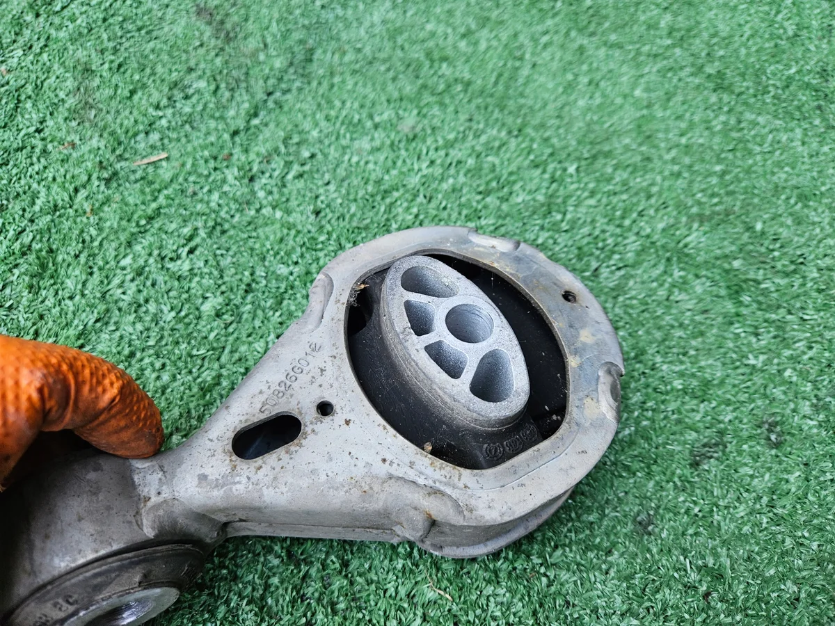 Engine Mount for Renault Scenic III 09- image 9