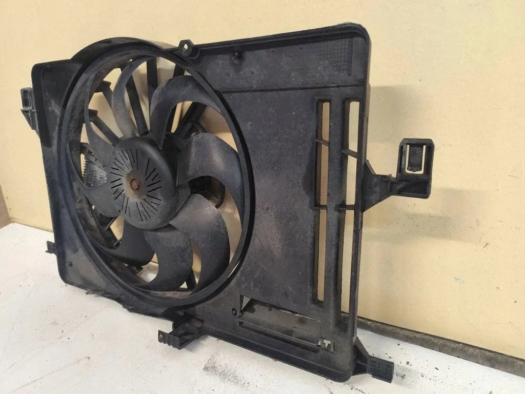 Ford C-MAX II 2012 Elektrische Radiatorventilator image 3