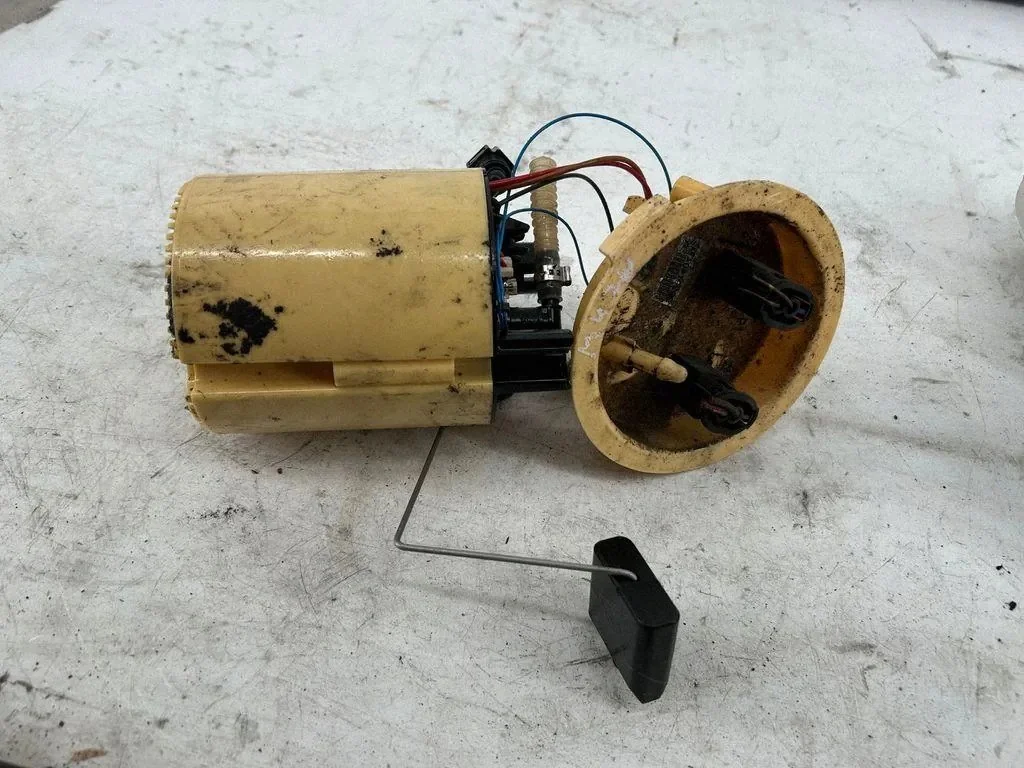 Pompa carburante BMW 1 (E87) A2C53025095
