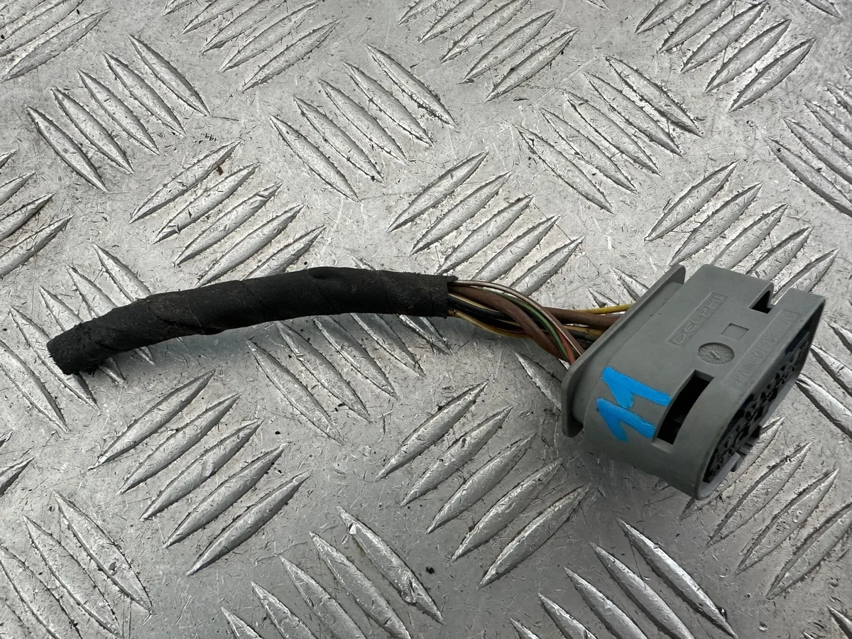 Mercedes W212 Kontakt Lampa 11-pin A0525455626