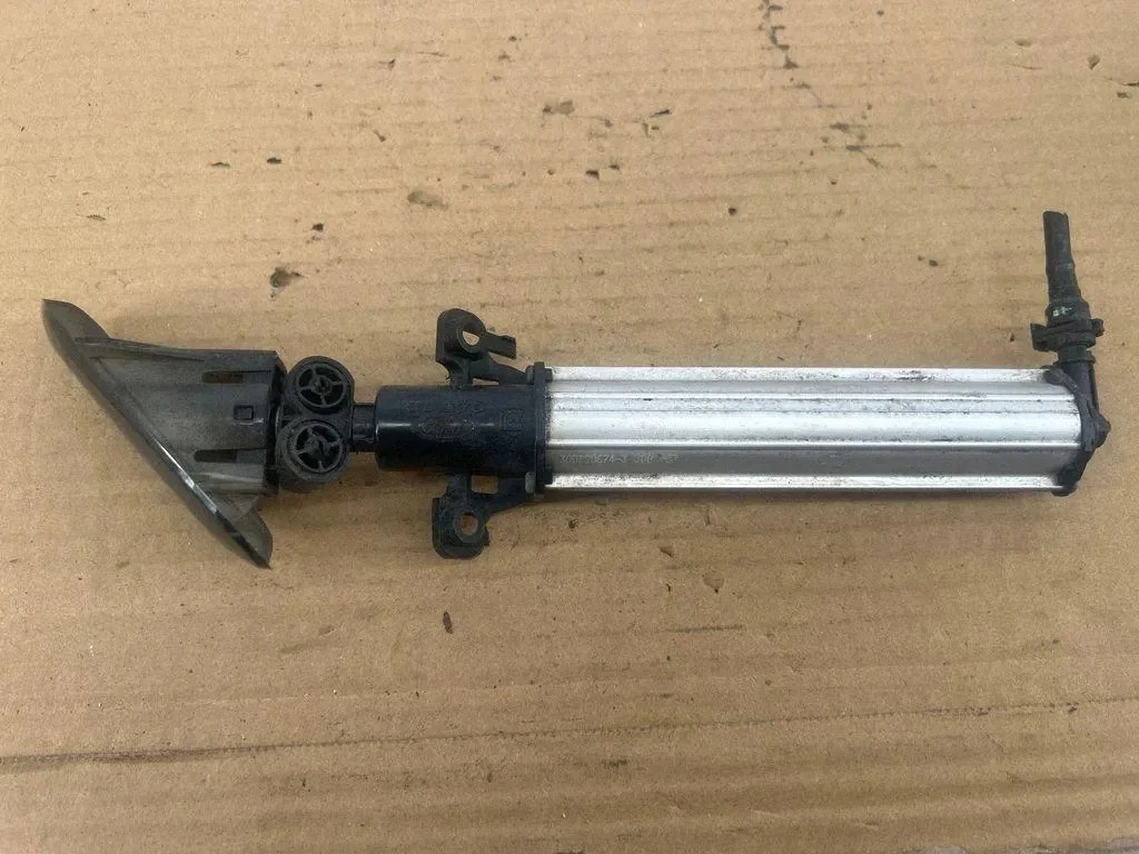 Düse Scheinwerferreinigung Volvo 3308457 image 2