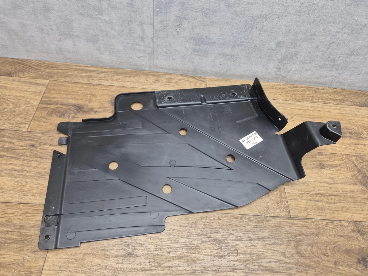 BMW F30 F31 F32 F36 Alapanssari Oikea