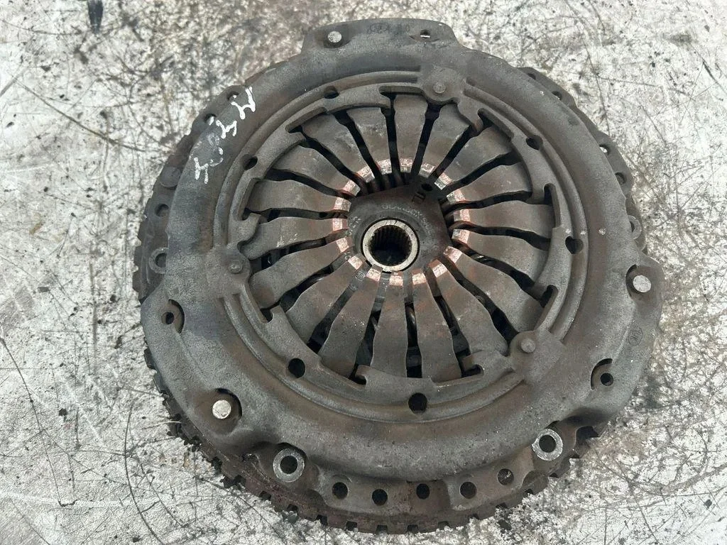 Dacia Kupplungssatz 301012572R gebraucht