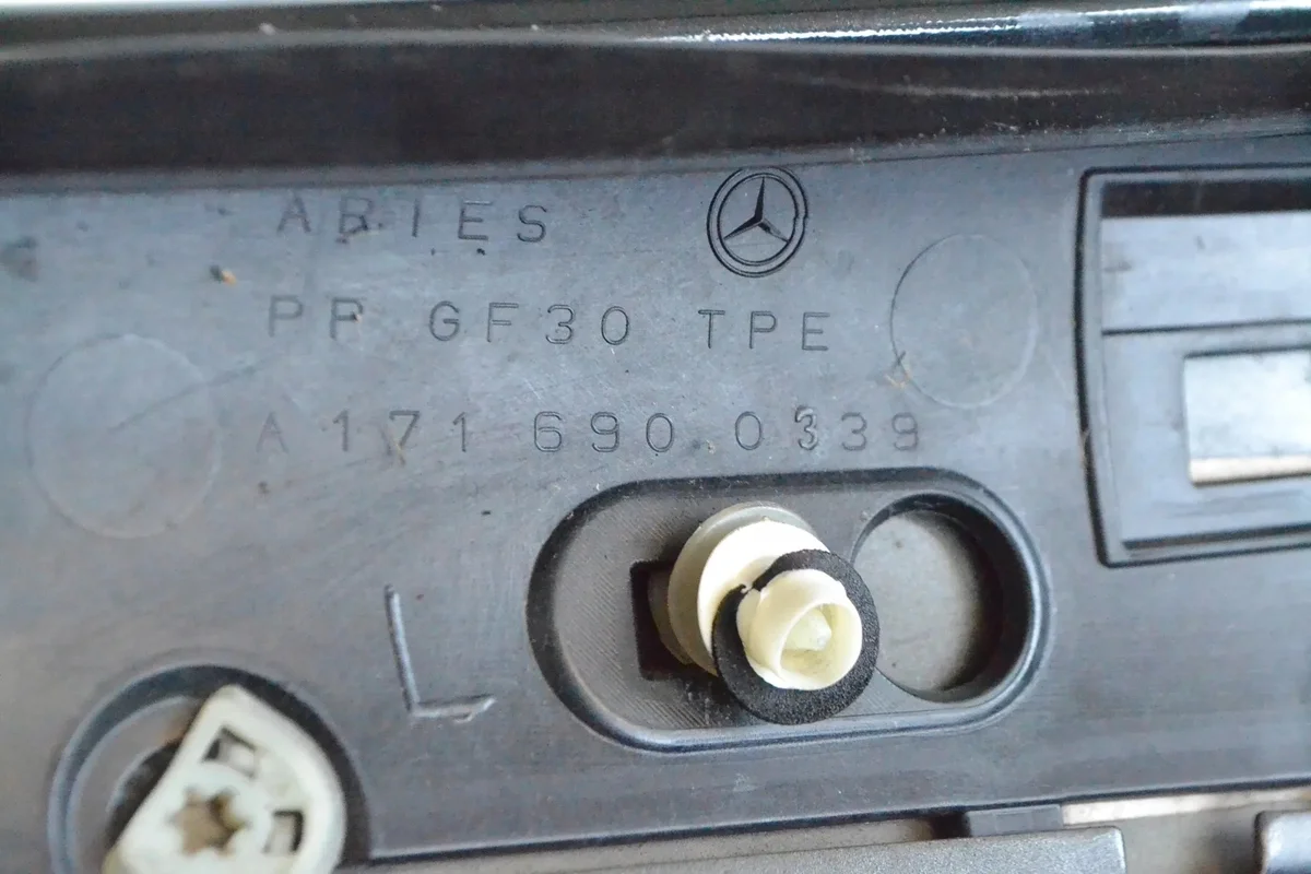 Mercedes R171 A-stolpslist vänster image 5