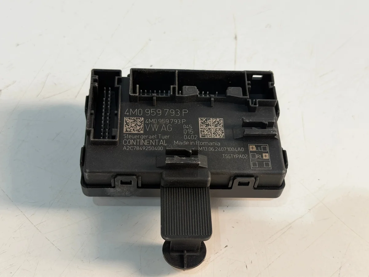 Audi Q7 4M0 Módulo Porta Esquerda Dianteira