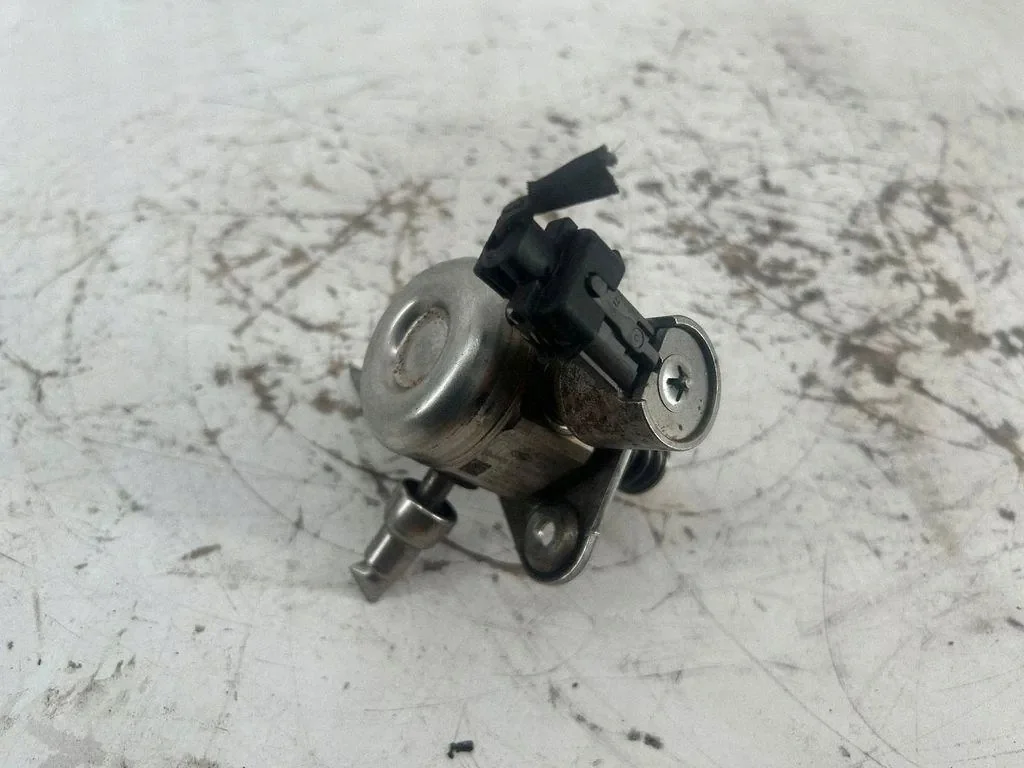 Pompa paliwa Ford CM5G-9D376-GA