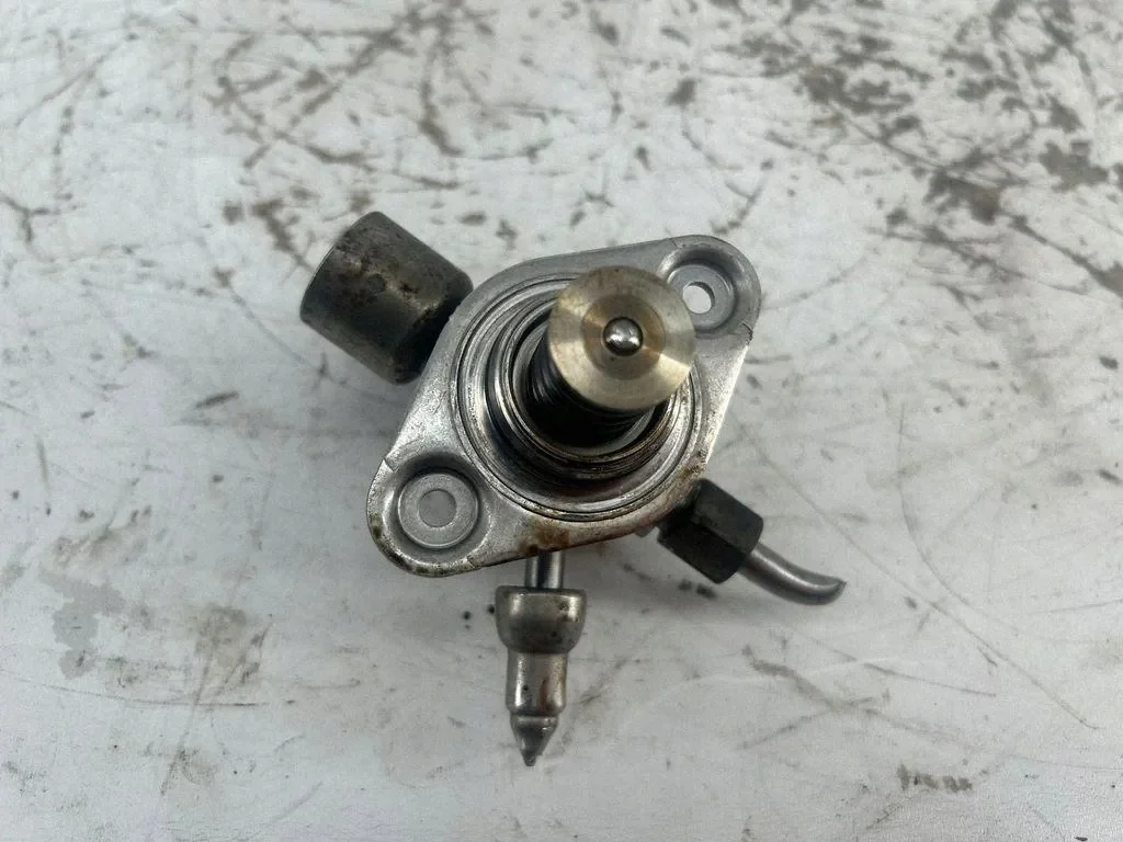 Bomba de Combustível Ford CM5G-9D376-GA Usada image 3