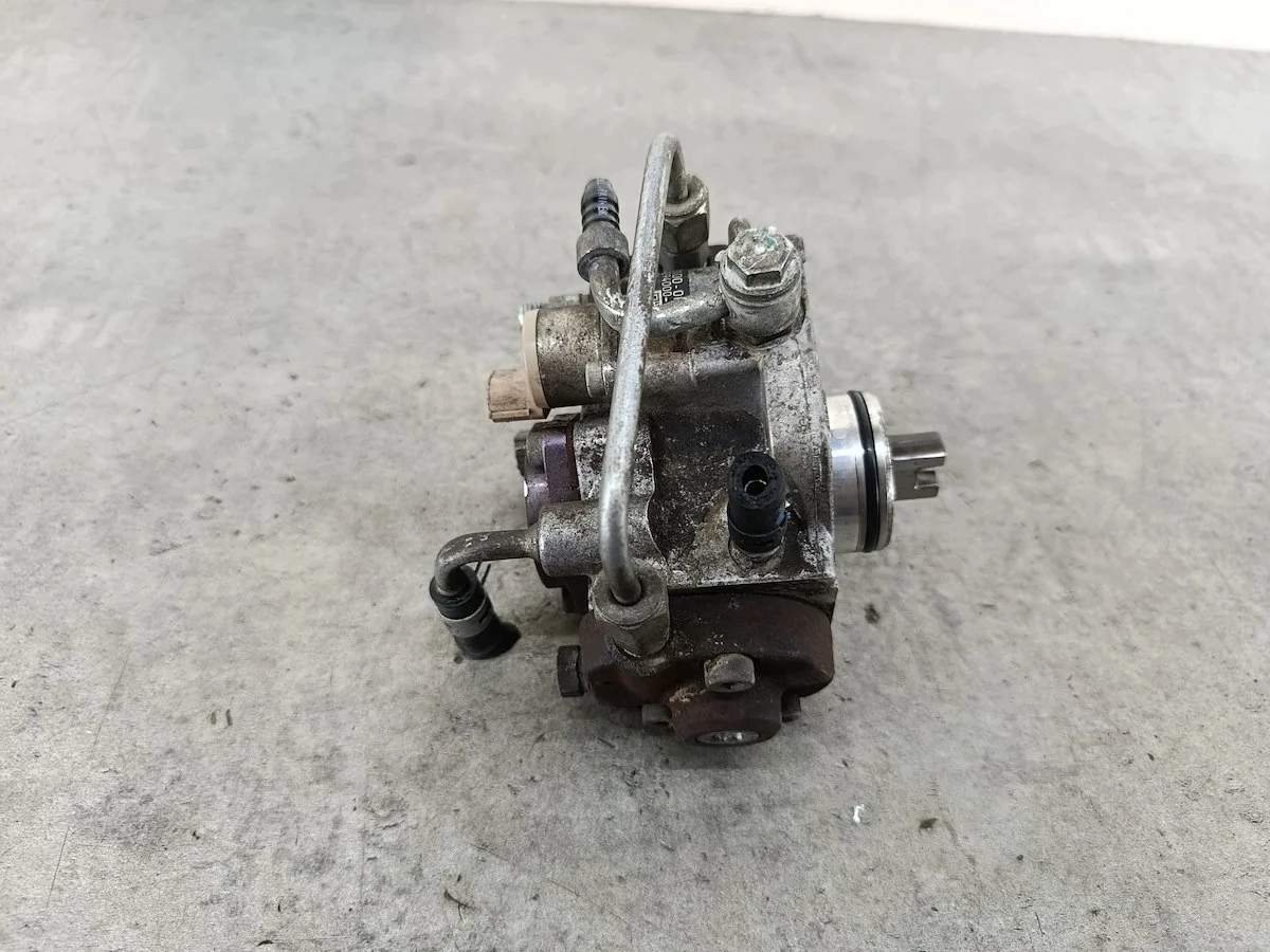 Einspritzpumpe Toyota Avensis II T25 2.2 image 3