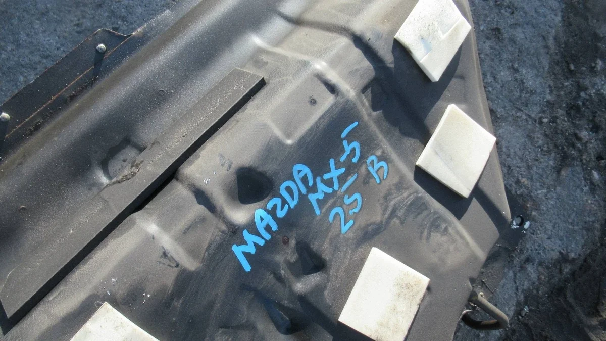 Mazda MX-5 NC Miata Tank NE7542010K image 4