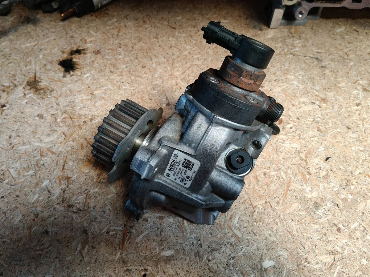 Einspritzpumpe 1.5 B-HDI 0445010761 gebraucht