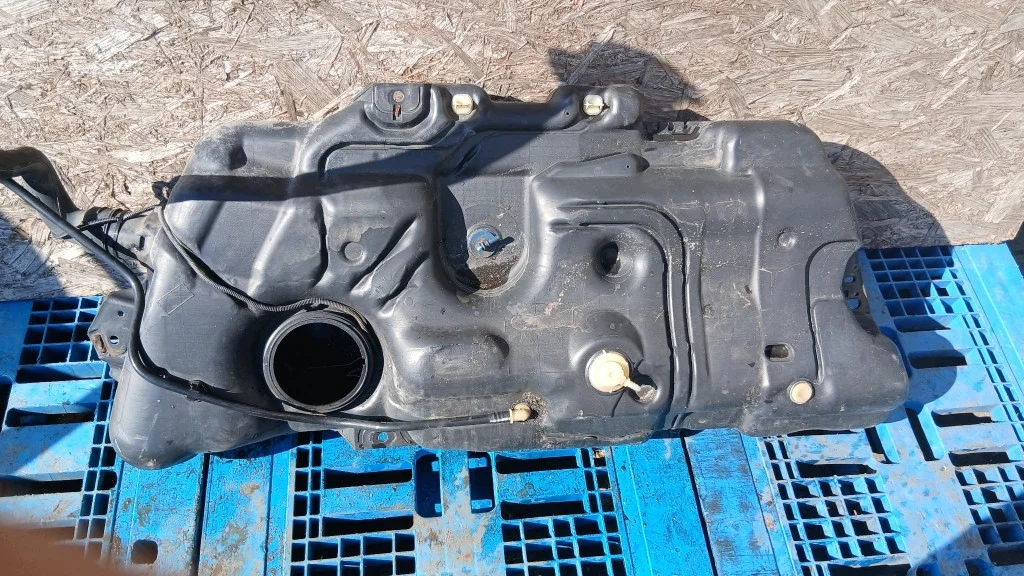 Polttoainesäiliö Citroen C5 2.0B 00-04