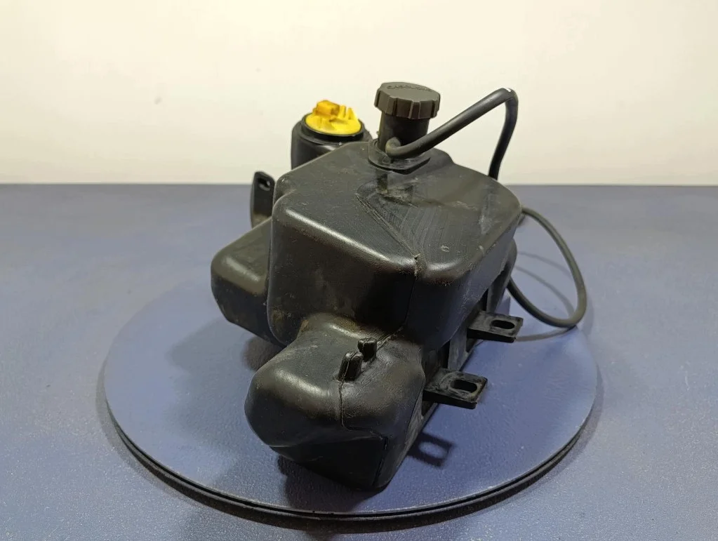 Piaggio Fly 125 04-17 Kraftstofftank Gebraucht image 3