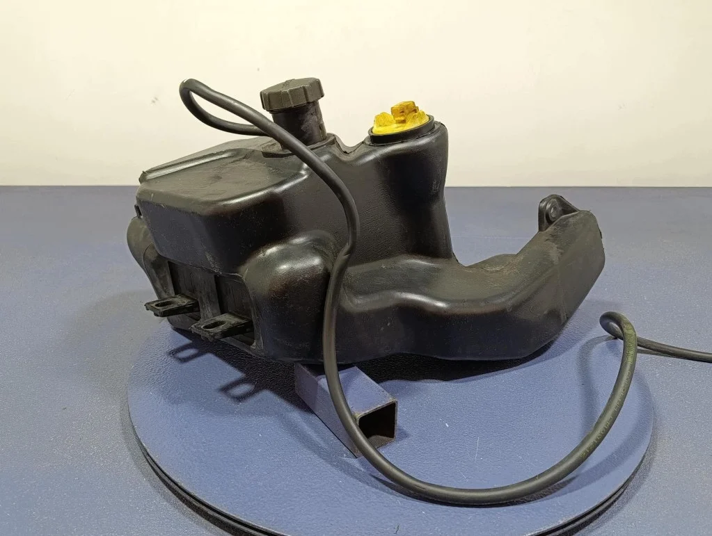 Piaggio Fly 125 04-17 Kraftstofftank Gebraucht image 4