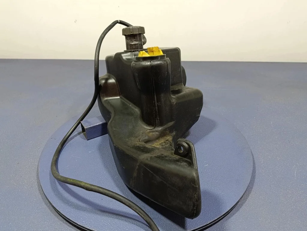 Piaggio Fly 125 04-17 Kraftstofftank Gebraucht image 5