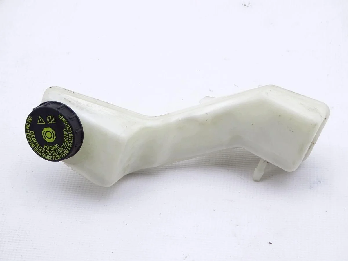 Nissan Qashqai J11 remvloeistof reservoir