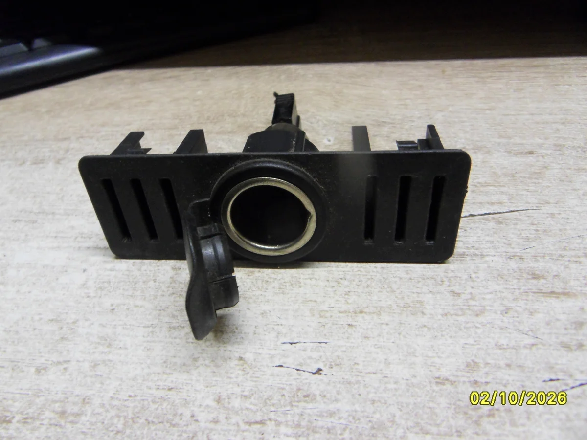 Opel Corsa C Combo Zigarettenanzünder Buchse 13114080