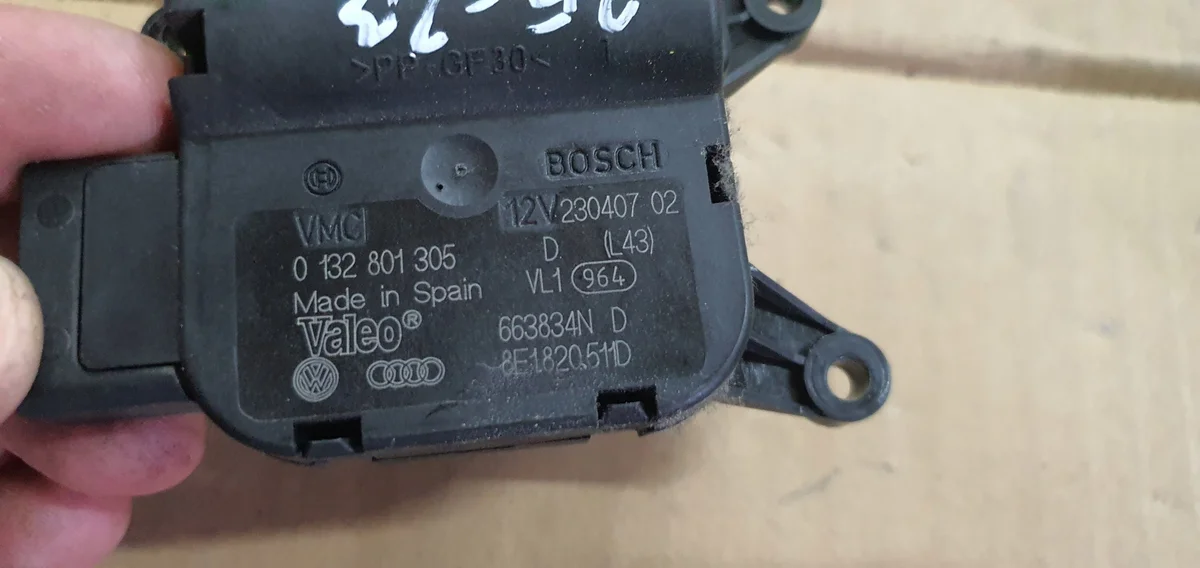 Audi A4 B6 Stellmotor Heizung Klappen image 3