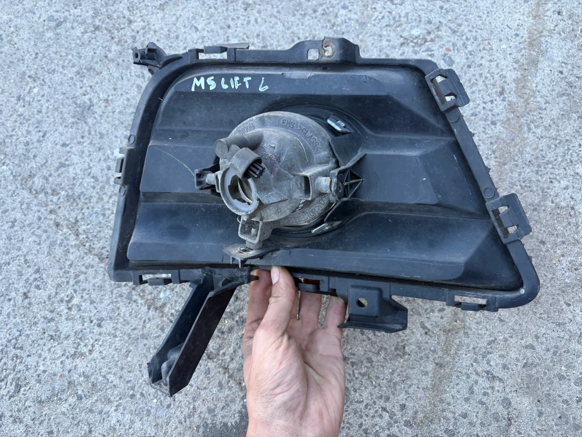 Mazda 5 Nebelscheinwerfer Links Gitter image 6