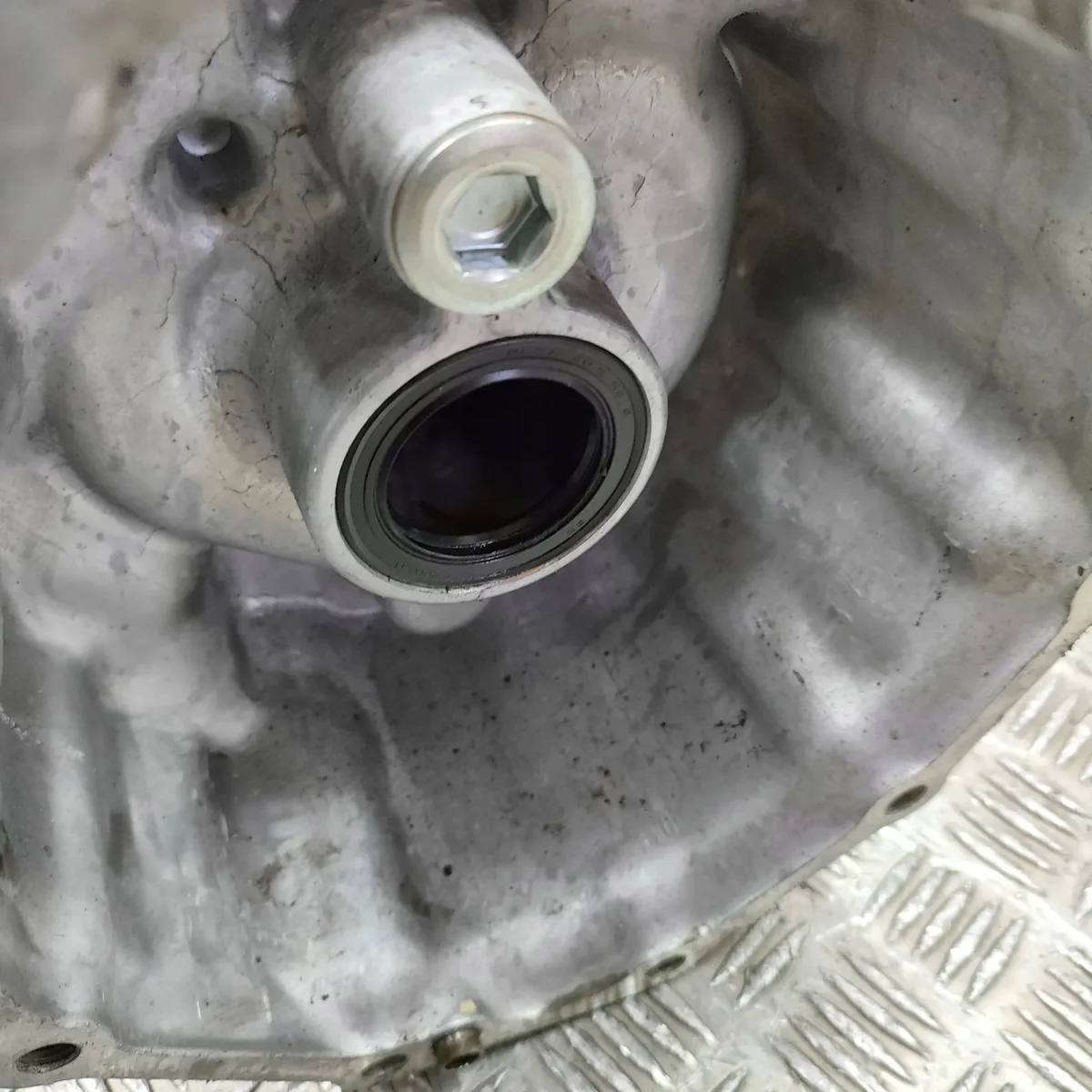 Toyota Hilux Getriebe 33030-3G120 image 6