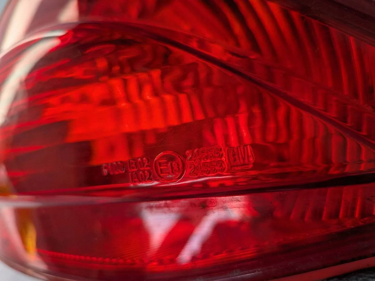 Feu antibrouillard arrière droit Opel Mokka X image 4