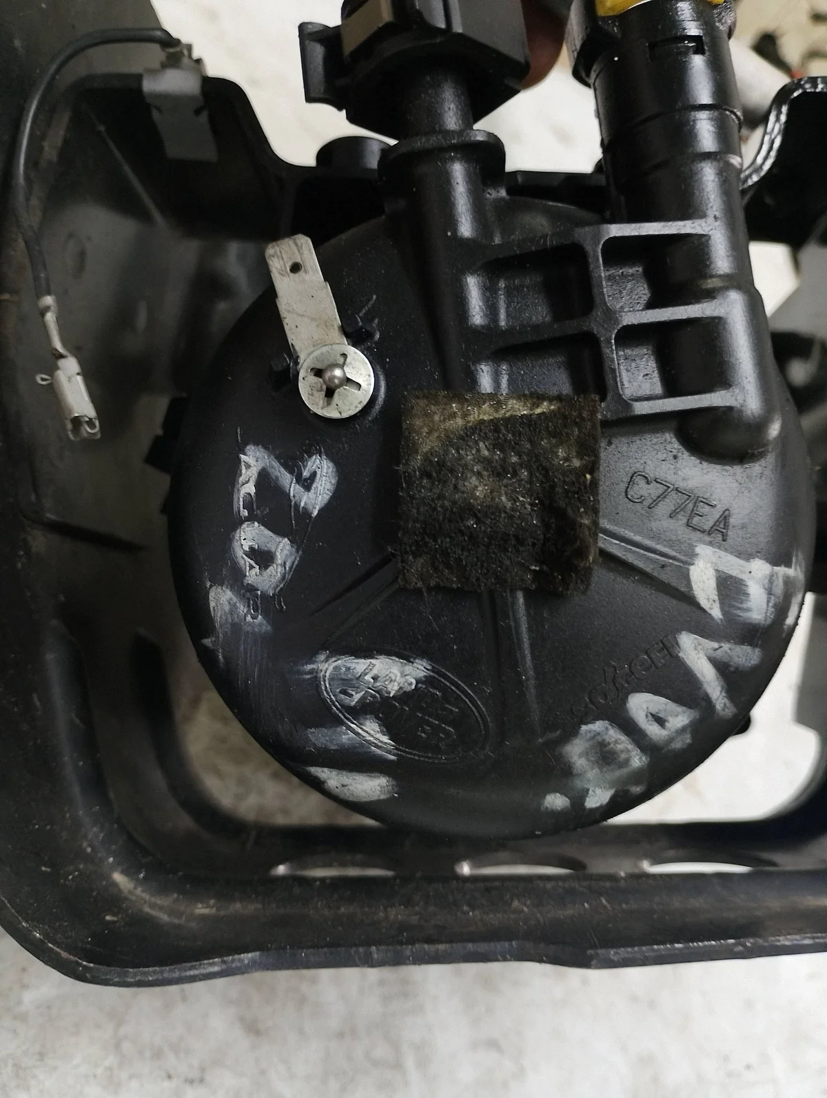 Jaguar Kraftstofffilter Halterung HJ329D202AC image 3