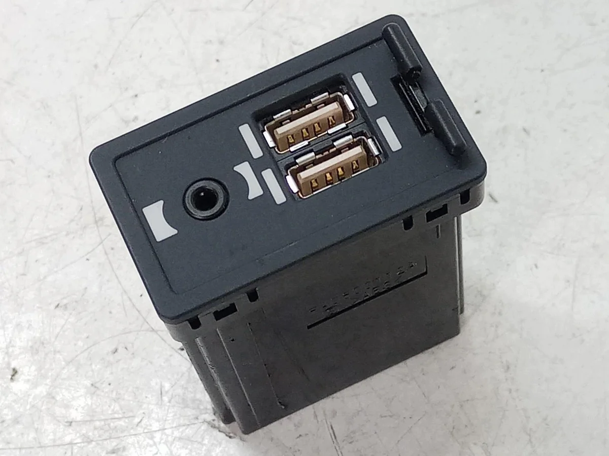 Presa USB AUX Lexus RX IV 450 86190-78010