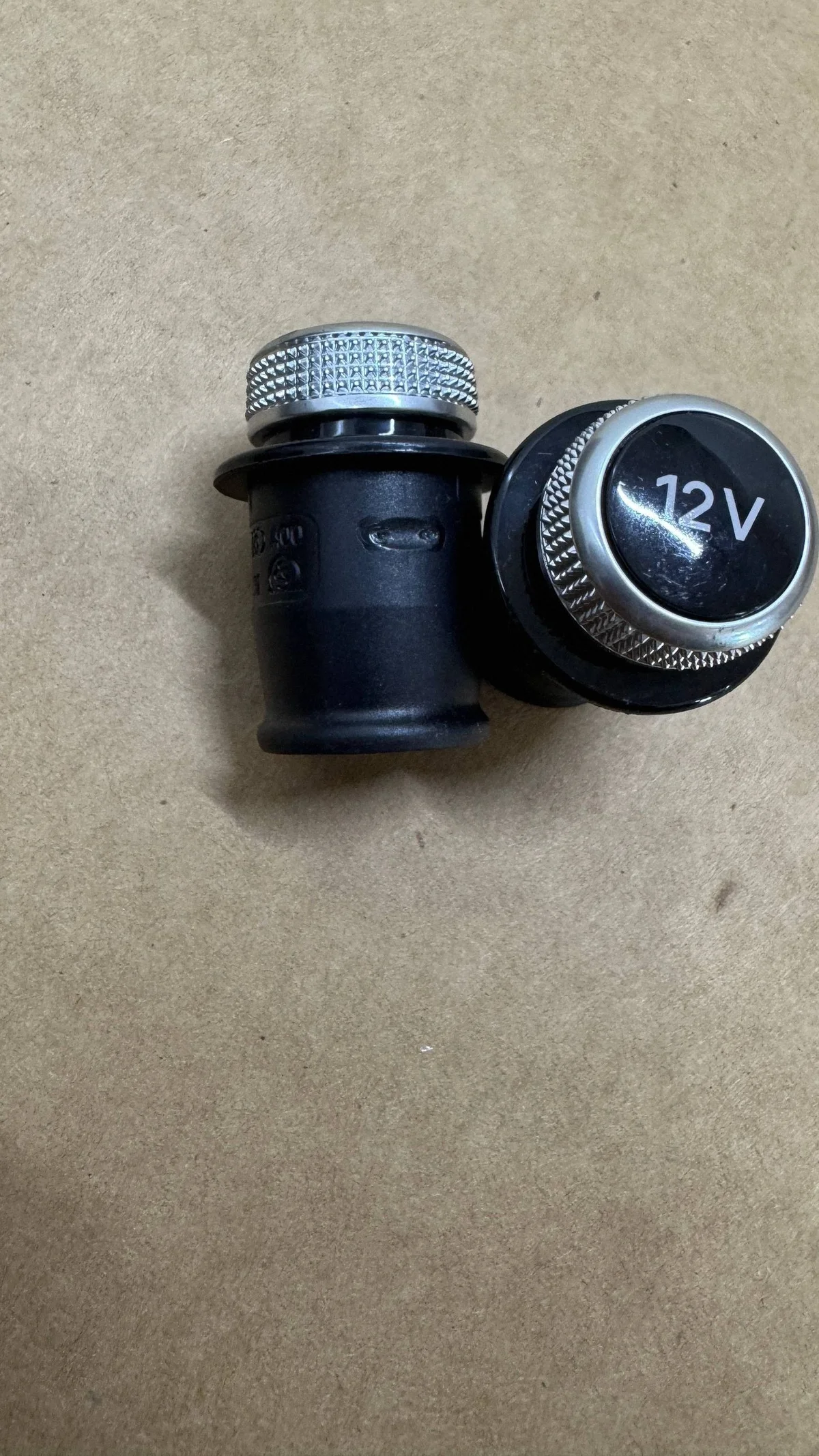 Audi A4 B9 A5 F5 Q5 FY A6 C8 Steckdose 8W0919311 image 3